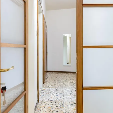 Large Bedroom, En-suite Bathroom Gæstehus